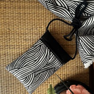 Stella Concert Cross-body - Black Cork / Linen Black Curves